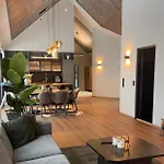 Lynora - Luxury Northern Lights With Jacuzzi & Lyngen Alps View