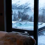 Lynora - Luxury Northern Lights With Jacuzzi & Lyngen Alps View *