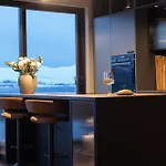 Lynora - Luxury Northern Lights With Jacuzzi & Lyngen Alps View *