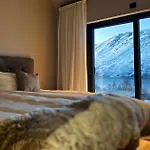Lynora - Luxury Northern Lights With Jacuzzi & Lyngen Alps View Villa