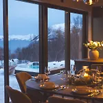 Lynora - Luxury Northern Lights With Jacuzzi & Lyngen Alps View Villa