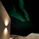 Lynora - Luxury Northern Lights With Jacuzzi & Lyngen Alps View Villa Indre Ravelseidet