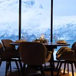 Lynora - Luxury Northern Lights With Jacuzzi & Lyngen Alps View *