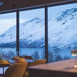Lynora - Luxury Northern Lights With Jacuzzi & Lyngen Alps View