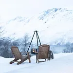 Lynora - Luxury Northern Lights With Jacuzzi & Lyngen Alps View *