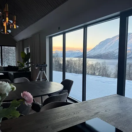 Lynora - A Private Fjord Retreat Villa