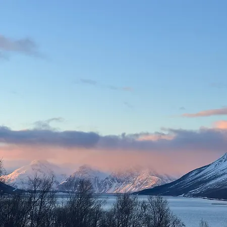 Lynora - A Private Fjord Retreat *