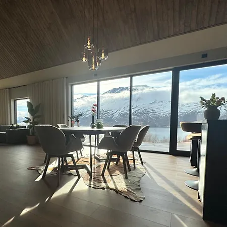 Villa Lynora - A Private Fjord Retreat