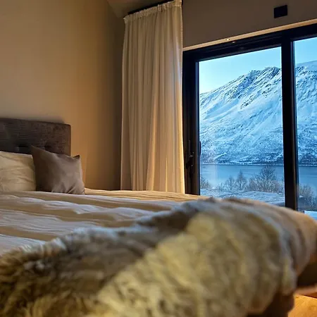 Lynora - A Private Fjord Retreat Villa