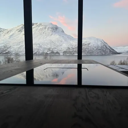Lynora - A Private Fjord Retreat Villa Indre Ravelseidet