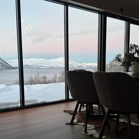 Villa Lynora - A Private Fjord Retreat Indre Ravelseidet
