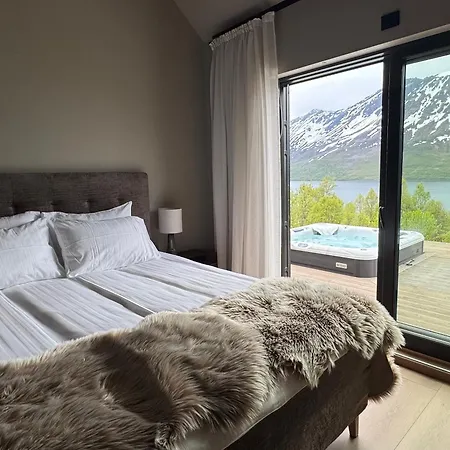 Lynora - A Private Fjord Retreat Villa
